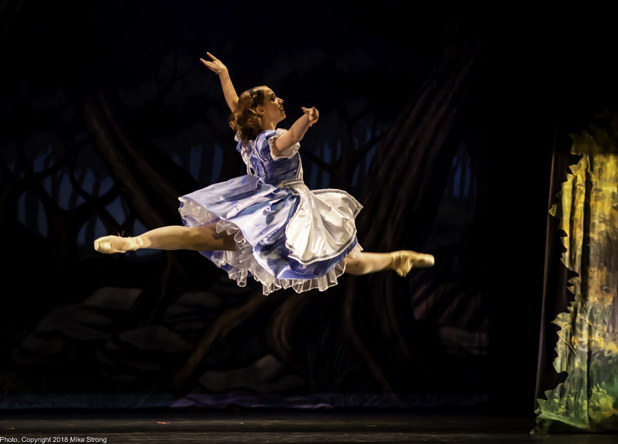 Juliana Kuhn as Alice - Alice in Wonderland - dress No 1 (Thu)