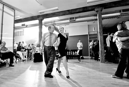 Bob Dorian and Nicole English, cha cha at Swing Salsa Tango