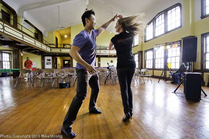 Allan Chow and Hannah Bechtold of Sabor Baile rehearsing pre-performance