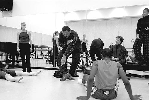 Robert Battle demonstrating. On the left is Erika Pujic (Battleworks dancer and rehearsal director for this work), Robert Battle, Mary Pat Henry, Sabrina Madison-Canon. 