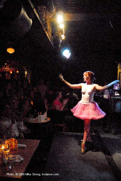 Dave Stephens Jazz Circus at Jardines - arissa MacKay - en pointe on a very small and rough floor - Photo by Mike Strong