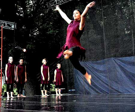 Laura Pritchard with City in Motion Dance Co. - Dance in the Park 2007