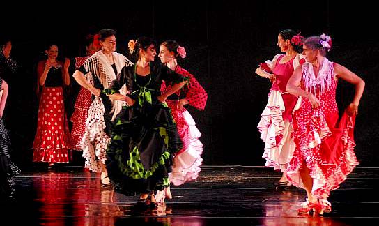Front: Maria Aranda and Cindy Bleck - Ole Flamenco